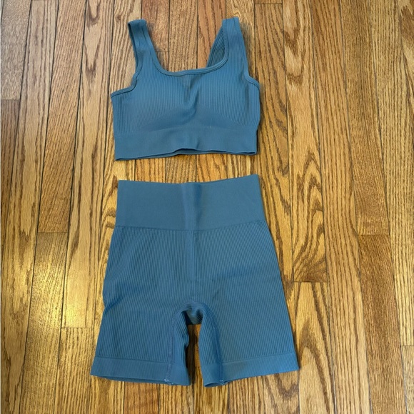 SHEIN Yoga Set - Picture 7 of 14